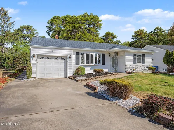 3 Whitaker Drive, Toms River, NJ 08757