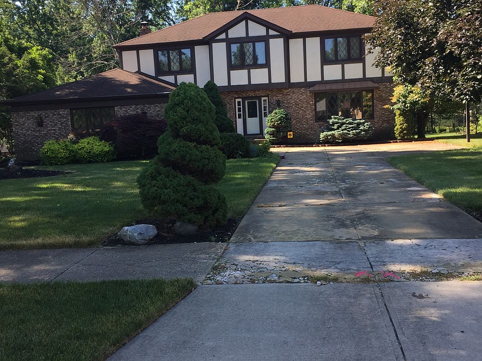 1st image of 24915 Wildwood Dr