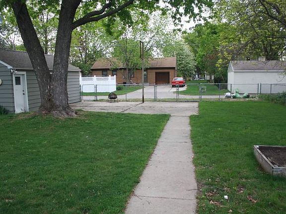 3rd image of 1328 11th Ave N