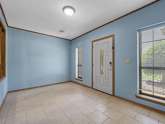 4th image of 2804 NE Heritage Ln