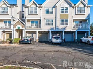 27 Edinburgh Ct, Edison, NJ 08820