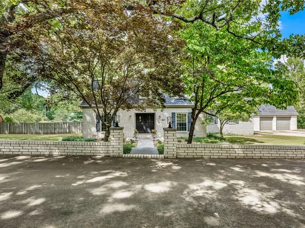 1125 N Crossover Rd, Fayetteville, AR 72701