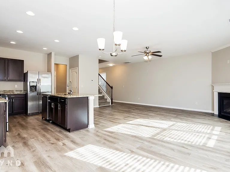 484 Dasheill Ln — Photo 6