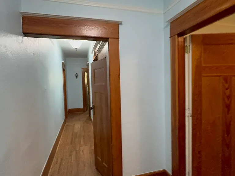 Esmond Ave — Photo 14
