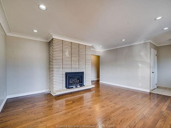 5th image of 3625 Dougall Ave