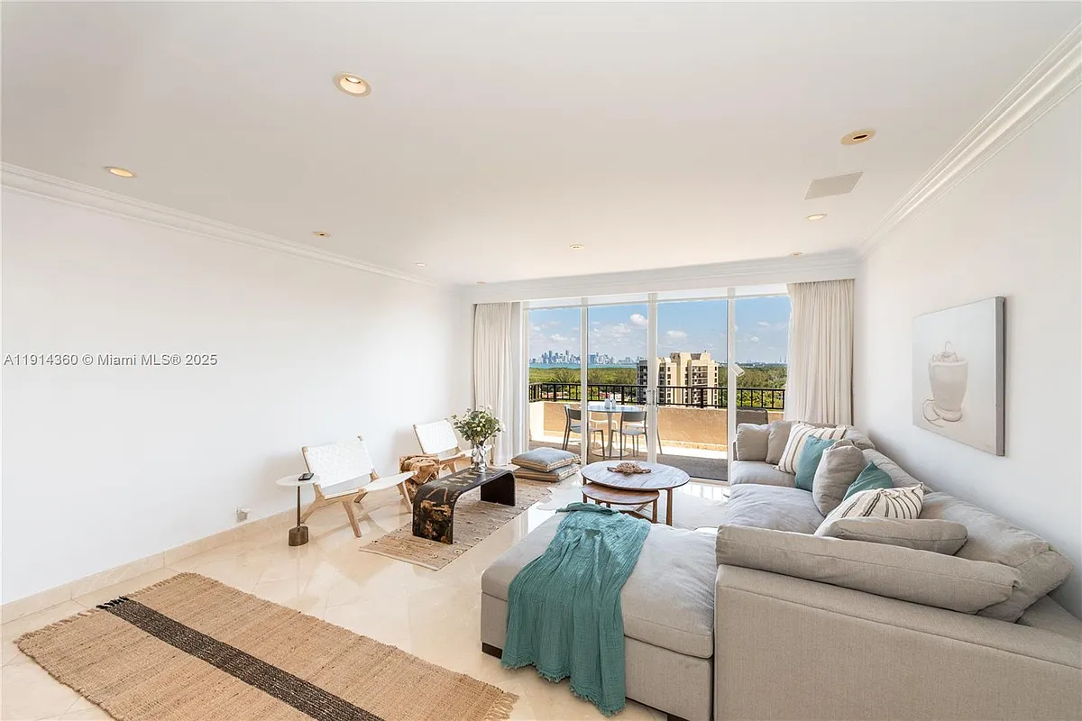 Building Photo - 151 Crandon Blvd #1036