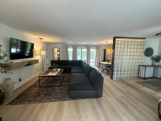 3 bed, 2.0 bath, 1566 sqft, $8,000 — Photo 3