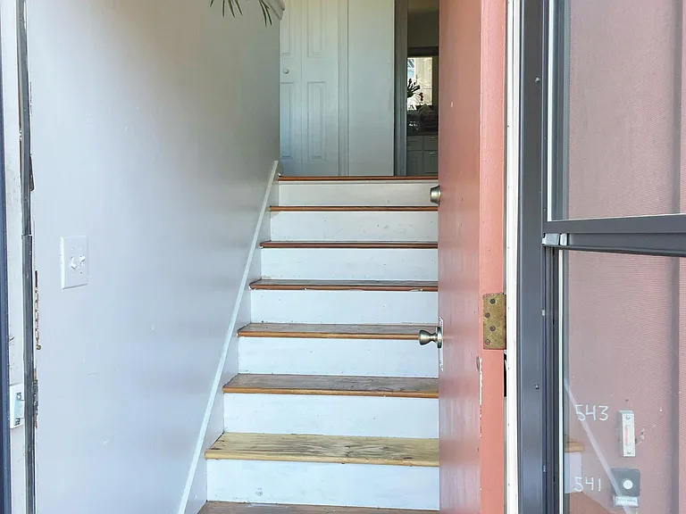 543 Ventura Ct — Photo 2