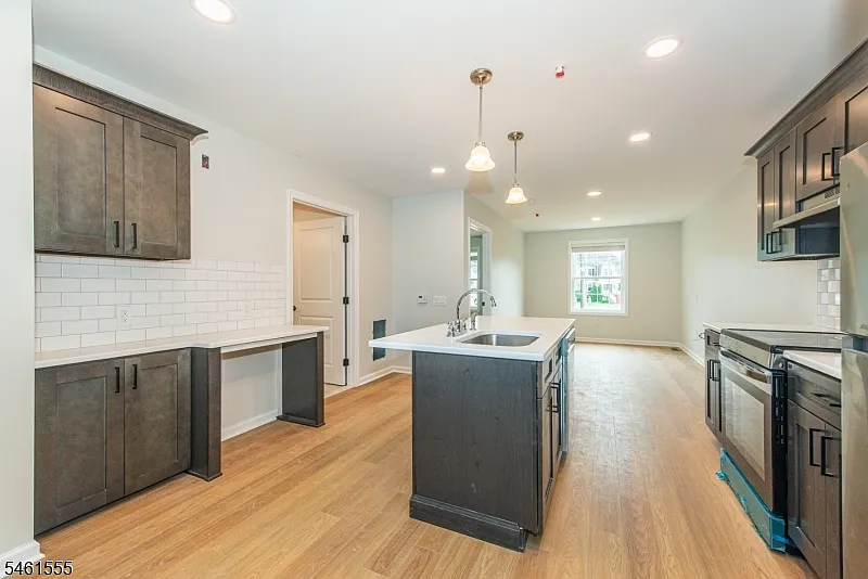 1 bed, 1.0 bath, $2,350 — Photo 4