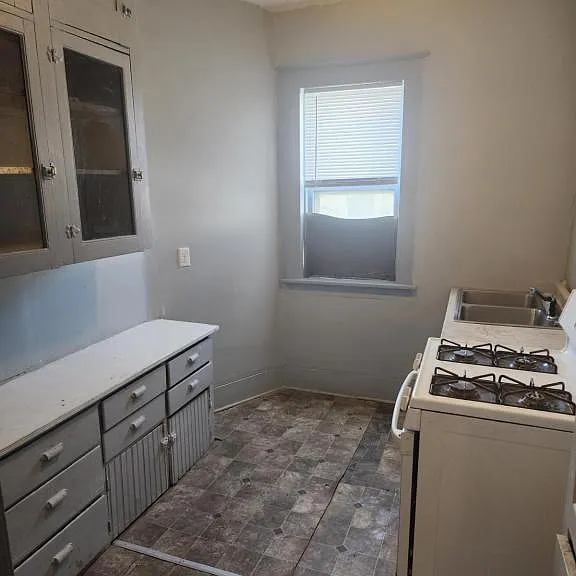 221 1/2 W Exchange St #2R-APT2R — Photo 3