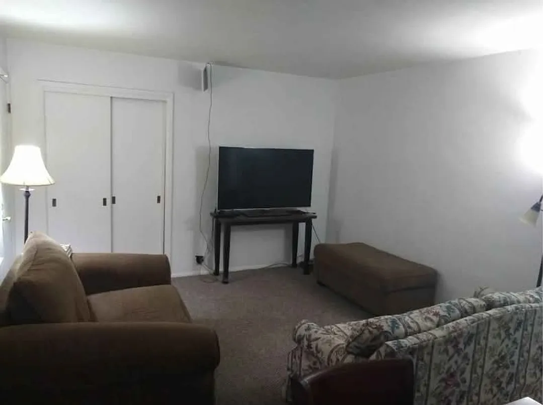 2 bed, 900 sqft, $800 — Photo 3