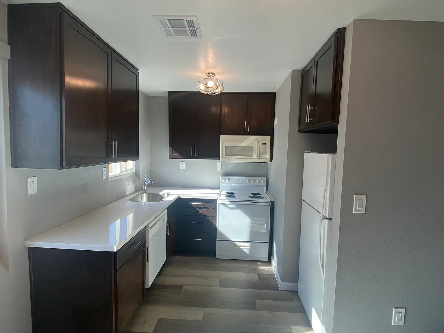 1 bed, 550 sqft, $1,099 — Photo 1