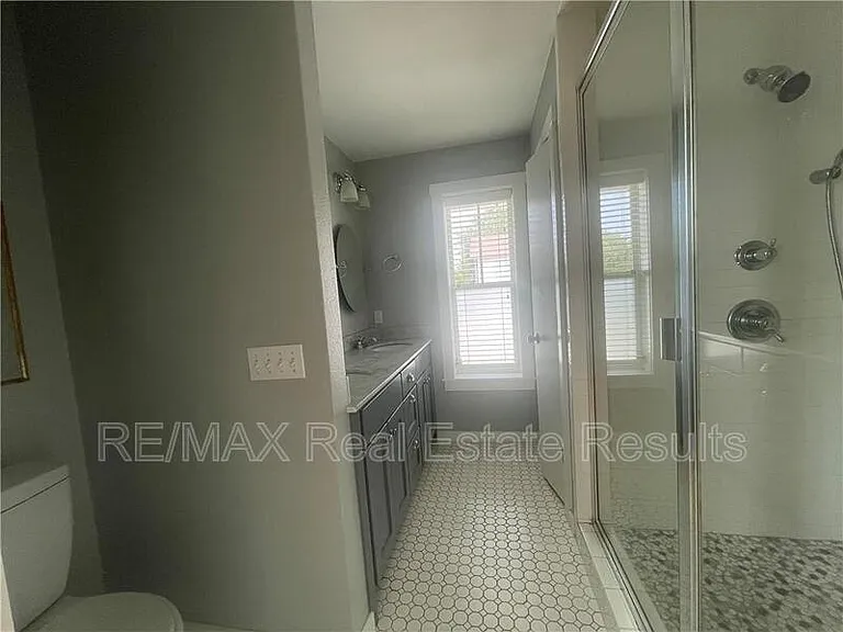 103 SE G Ct — Photo 4
