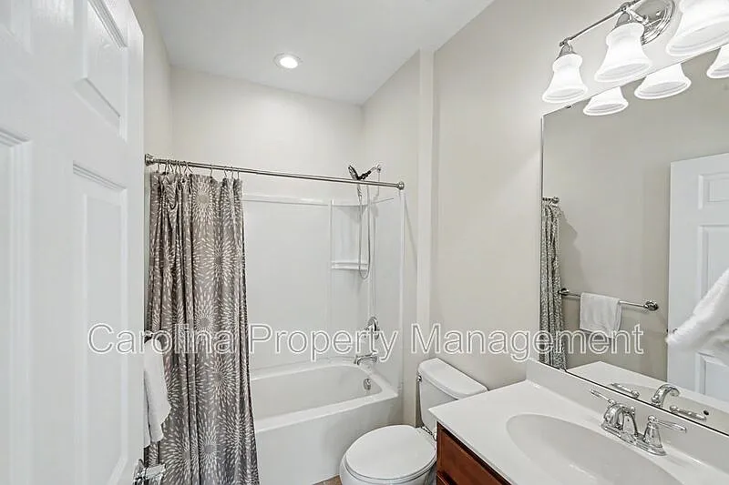 2 bed, 2.0 bath, 1373 sqft, $2,599 — Photo 4