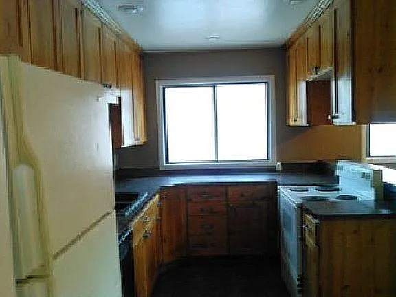 1140 Merritt Dr — Photo 5