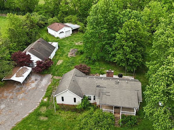 5th image of 401 Newton Ln