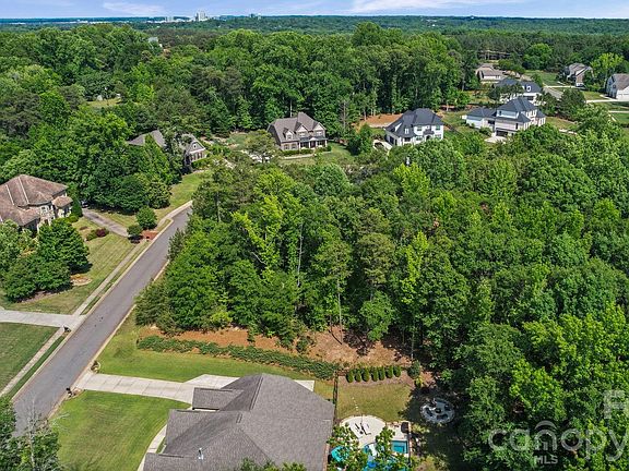 3rd image of 1235 Lancashire Dr