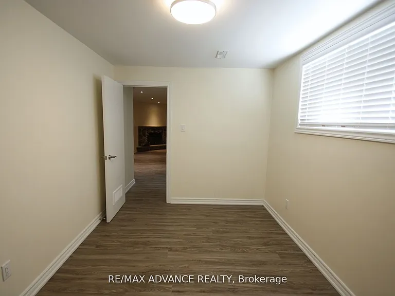 33 Carluke Cres #LOWER — Photo 22