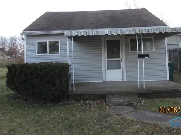 1105 Elm Tree Rd, Rossford, OH 43460