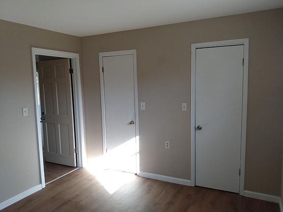 3rd image of 215 Shane Dr