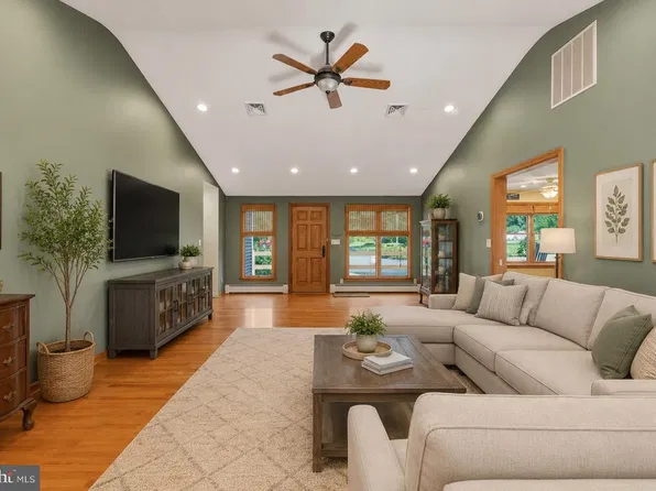 35 Blue Ridge Rd, Titusville, NJ 08560