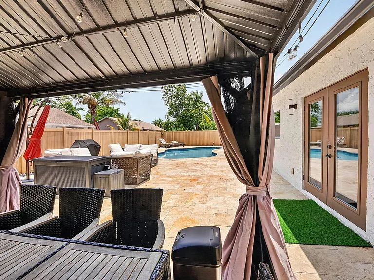 8131 NW 44th Ct — Photo 64