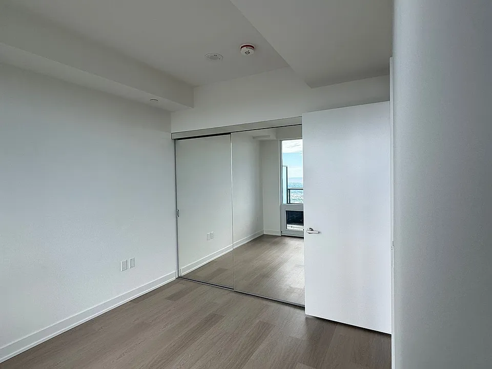 448 Burnhamthorpe Rd W #4009