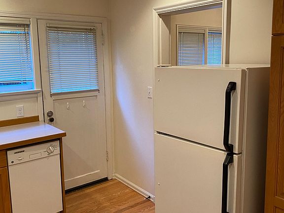 3rd image of 417 Harvard Ave E APT 12
