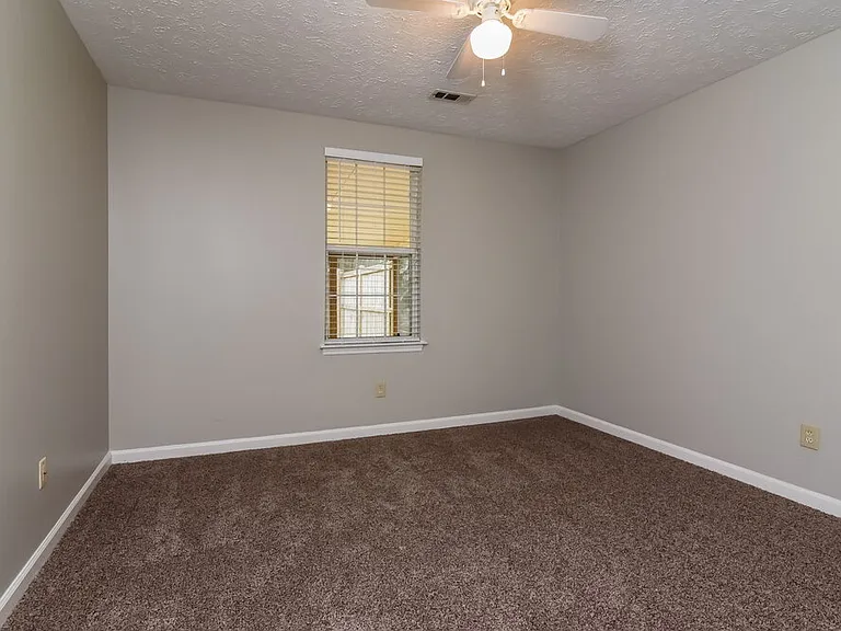 101 Edgehill Ln — Photo 9
