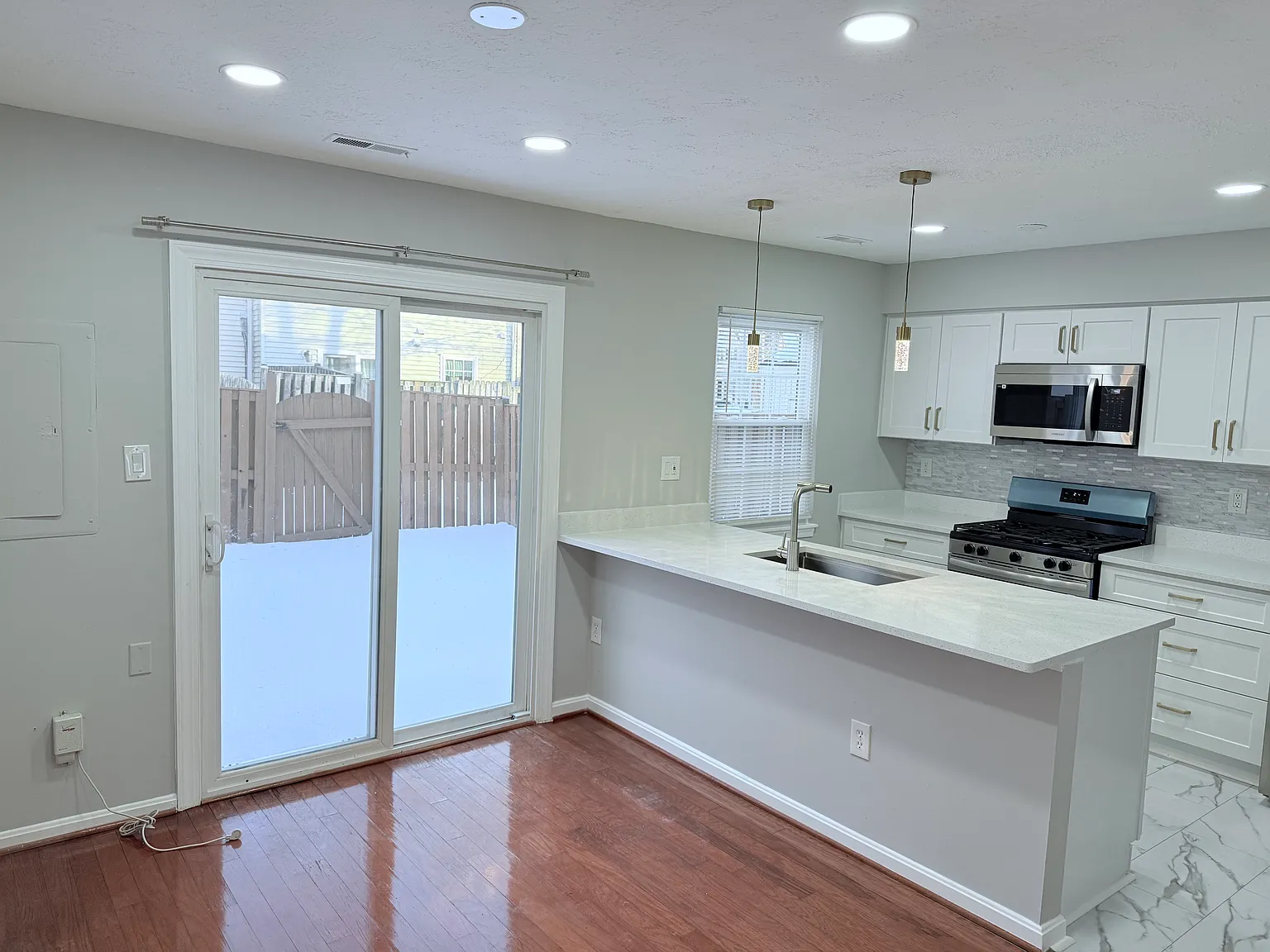 3 bed, 1188 sqft, $2,800 — Photo 2