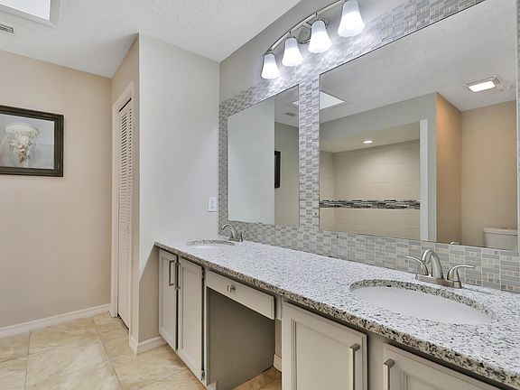 5th image of 1081 Glenwood Trl