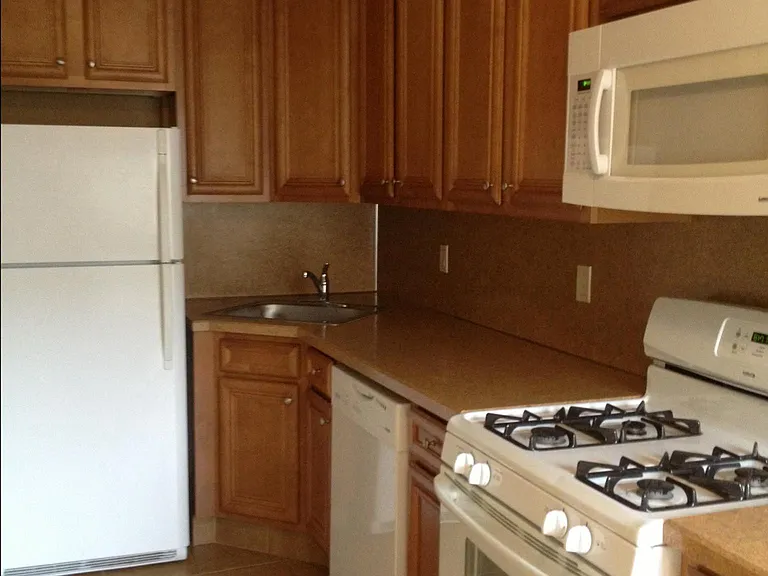 920 Amherst St #3 — Photo 13