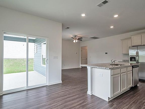 4th image of 285 Chelsea Park Dr