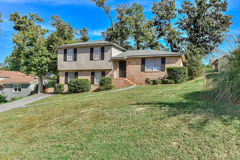 4 bed, 3.0 bath, 1886 sqft, $1,950 — Photo 2
