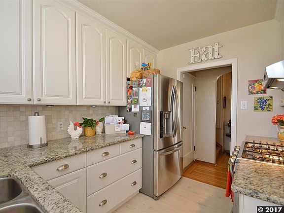 4th image of 637 39th St