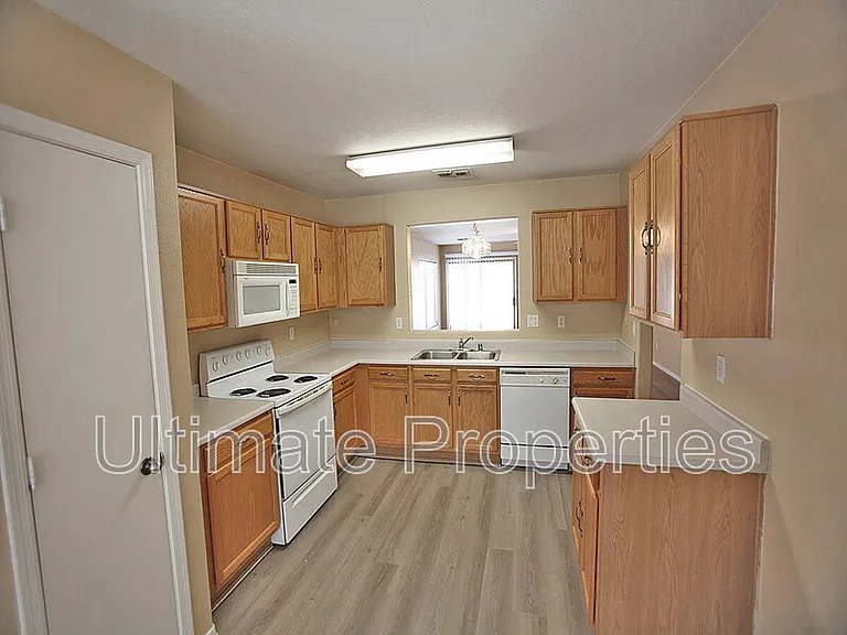 12706 W Ash St — Photo 2