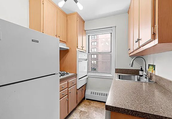 4th image of 525 E 82nd St APT 11F
