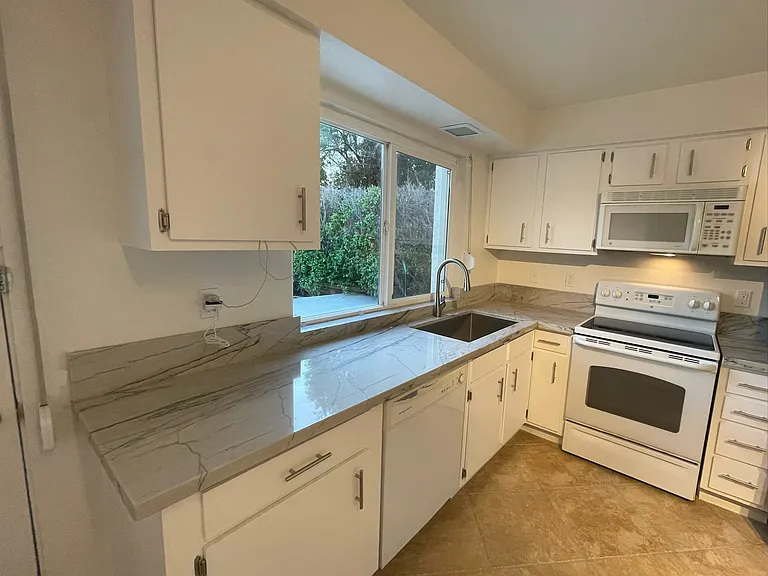 45685 Mountain View Ave — Photo 6