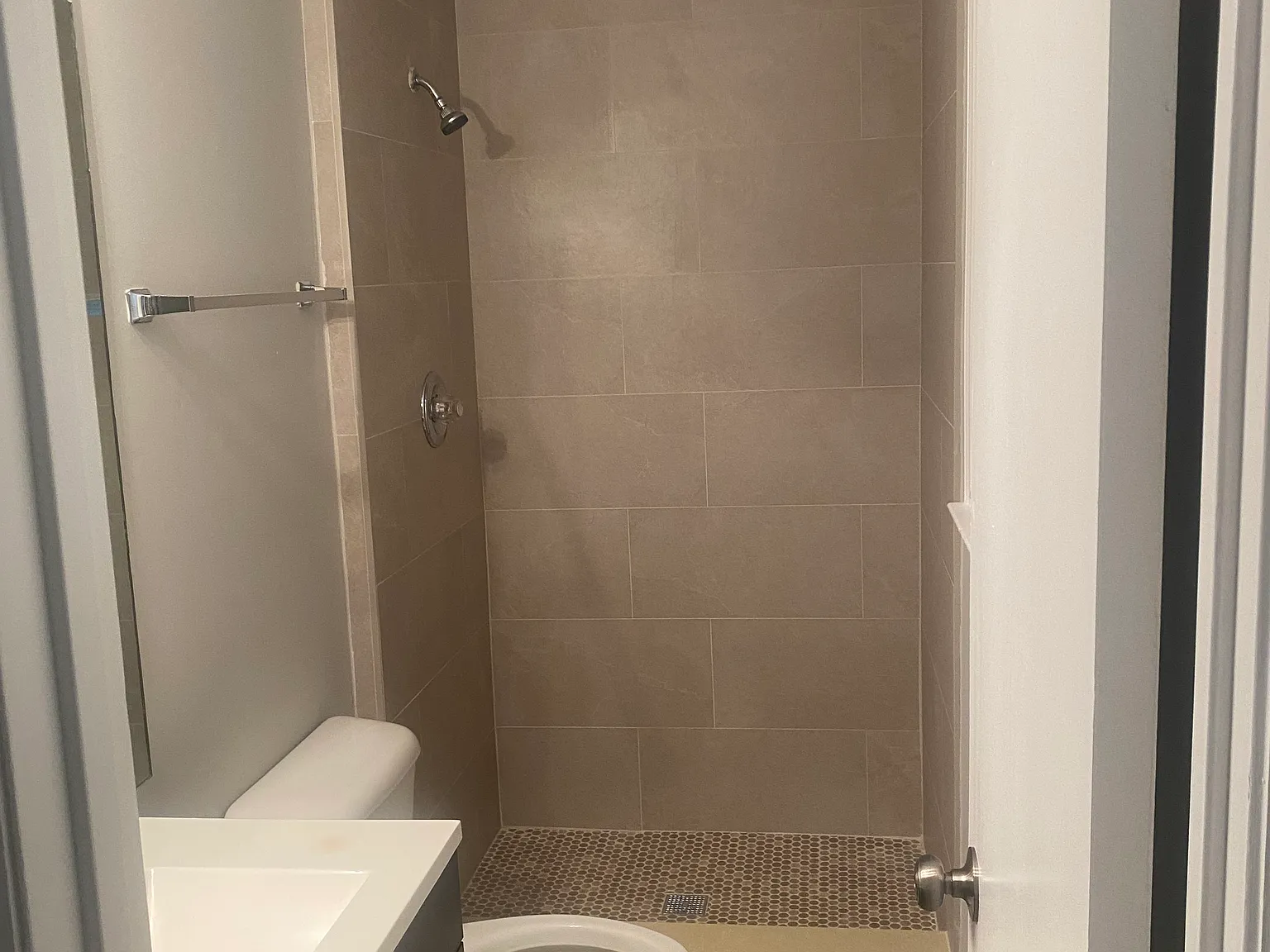 2 bed, 850 sqft, $1,350 — Photo 2