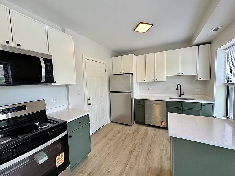 1635 W Cornelia Ave #2 — Photo 11