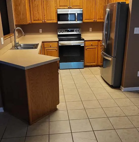 2335 Surrey Dr — Photo 9