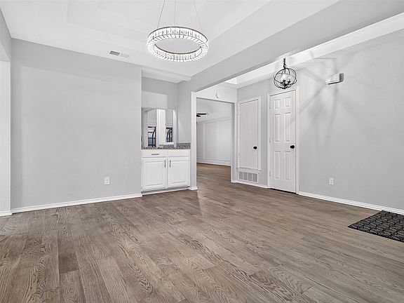3rd image of 805 Green Brook Dr
