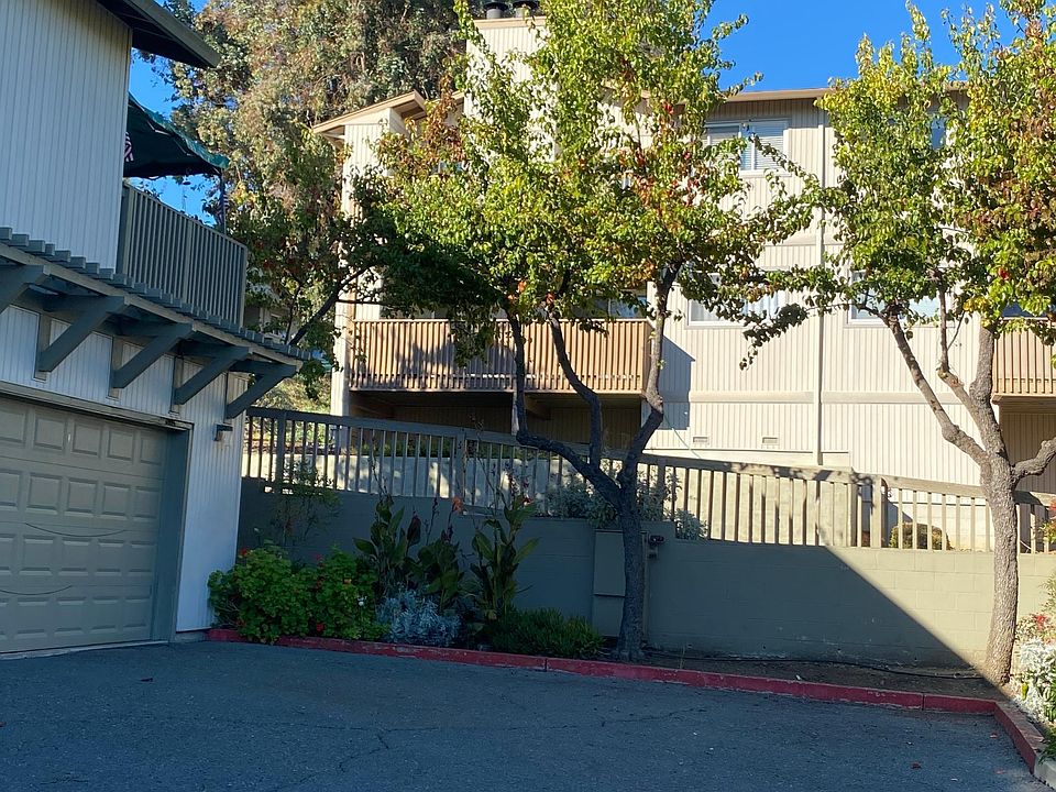 1st image of 185 Whalebone Ct #185