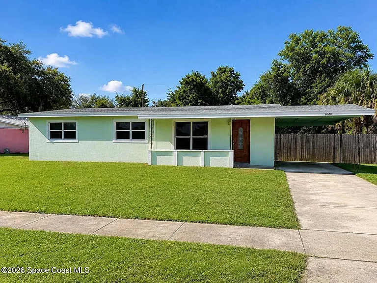 2028 Rollins Dr SE — Photo 2