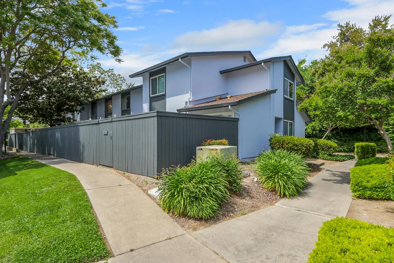5216 Greenberry Dr photo 1