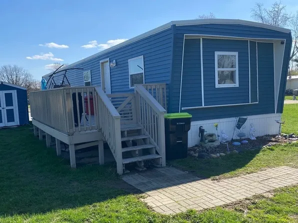 52 Piatt St, Mahomet, IL 61853