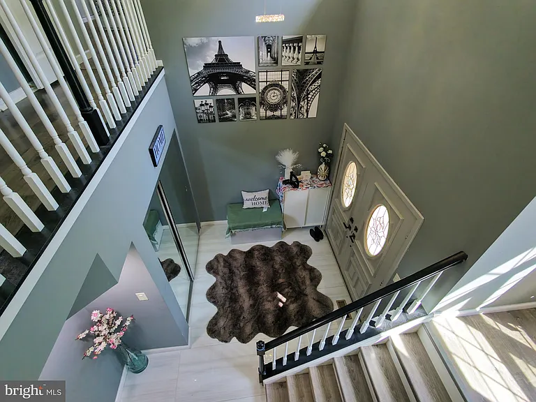 139 Mallard Dr W — Photo 5
