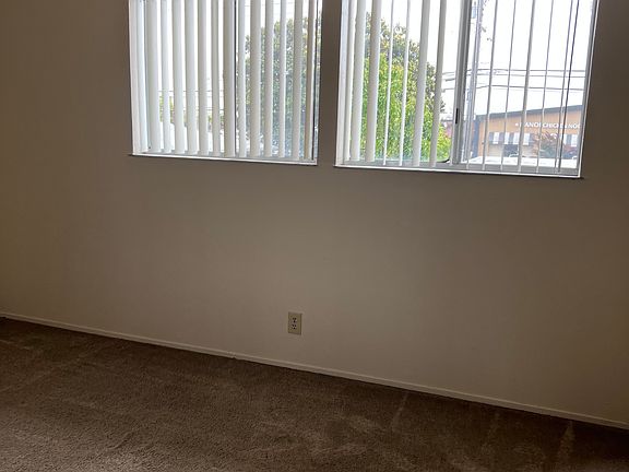 5th image of 2155 Fairway Dr #6