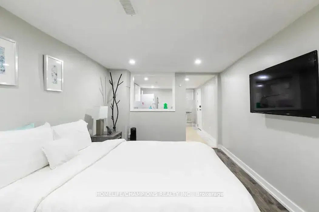 1 bed, $1,300 — Photo 2