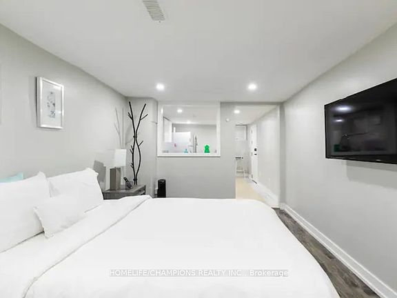 2nd image of 112 Springhurst Ave #Basement